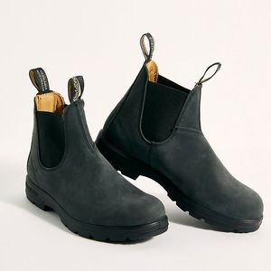 LIKE NEW Blundstone boots